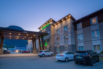 sandman hotel and suites squamish