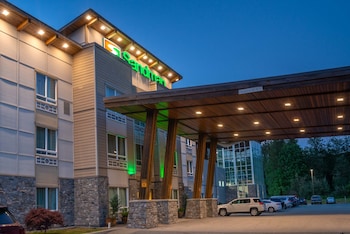 sandman hotel and suites squamish