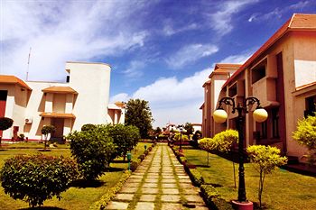 Naturoville Ayurvedic And Yoga Retreat By Opensky,Mussoorie>>Dehradun,4 star