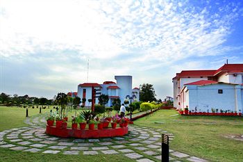 Naturoville Ayurvedic And Yoga Retreat By Opensky,Mussoorie>>Dehradun,4 star