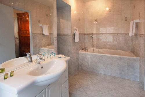 hotel le clos des arts