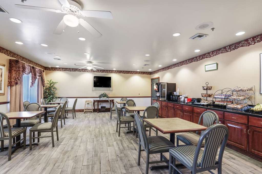 econo lodge inn and suites