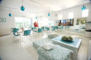 Daphne's Club Hotel Apartments,Peloponnese>>Corinth,2 star
