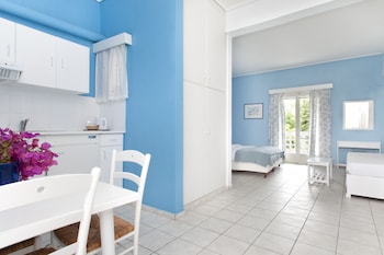 Daphne's Club Hotel Apartments,Peloponnese>>Corinth,2 star