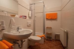 gasthaus and hotel zur henne