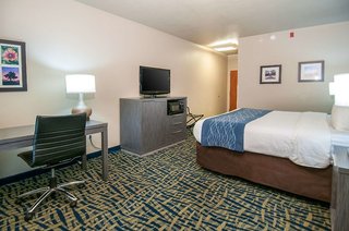 comfort inn and suites pauls valley city lake