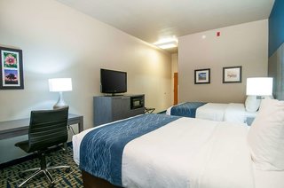 comfort inn and suites pauls valley city lake