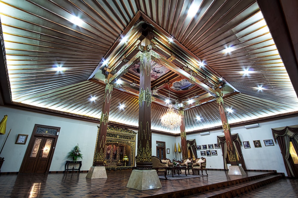 kusuma sahid prince hotel