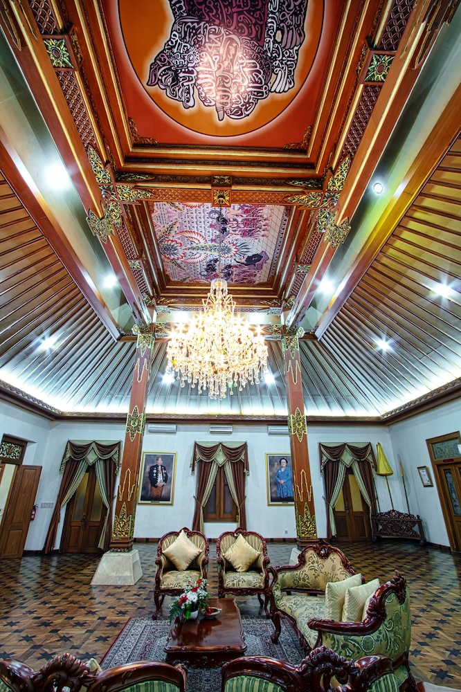 kusuma sahid prince hotel