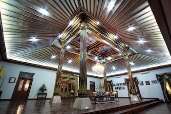 kusuma sahid prince hotel
