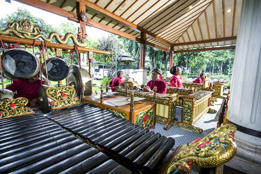 kusuma sahid prince hotel
