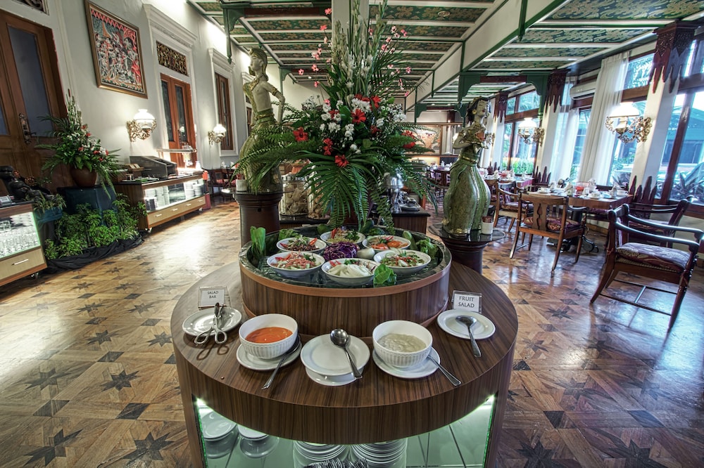 kusuma sahid prince hotel