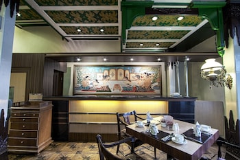 kusuma sahid prince hotel