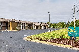 Quality Inn,Near Forest City Golf Course,3 star