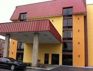 clarion inn and suites near the leconte center pigeon forge
