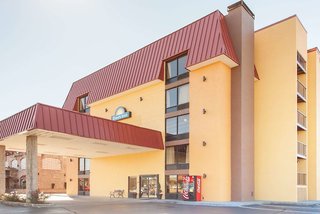 clarion inn and suites near the leconte center pigeon forge