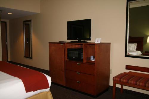 holiday inn express and suites greenville by ihg