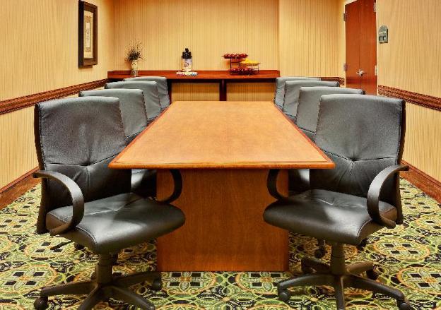 holiday inn express and suites millington by ihg
