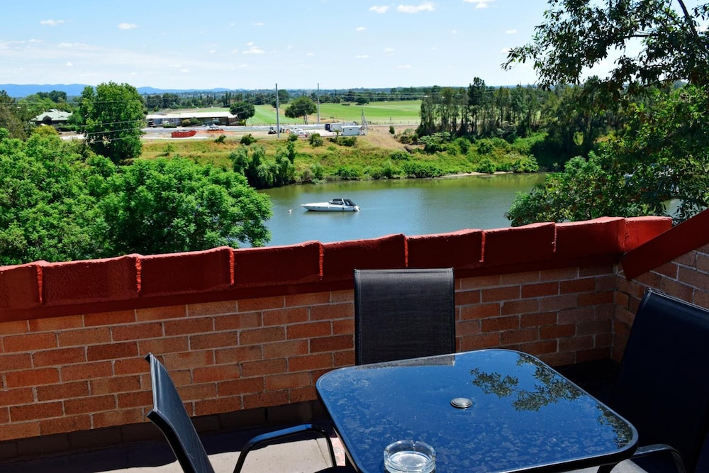 windsor riverview inn