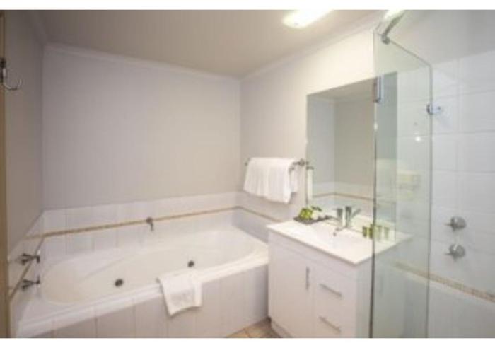 discovery resorts mccracken country club