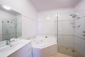 discovery resorts mccracken country club