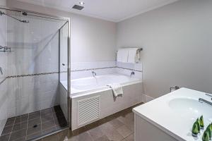 discovery resorts mccracken country club