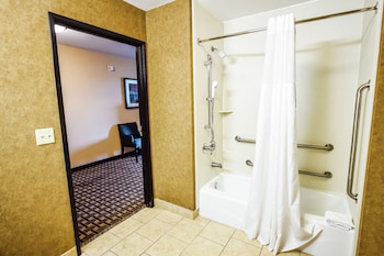 hampton inn and suites pine bluff