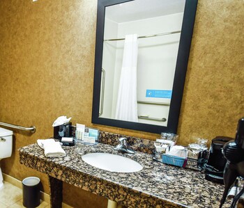 hampton inn and suites pine bluff