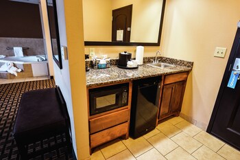 hampton inn and suites pine bluff