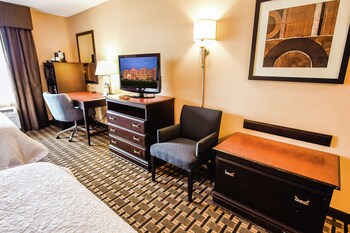 hampton inn and suites pine bluff