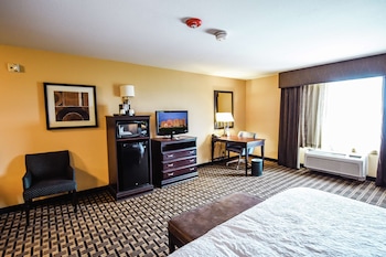 hampton inn and suites pine bluff