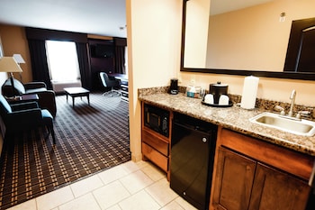 hampton inn and suites pine bluff