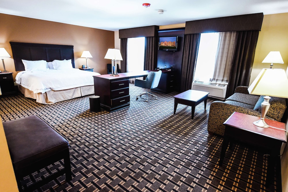 hampton inn and suites pine bluff