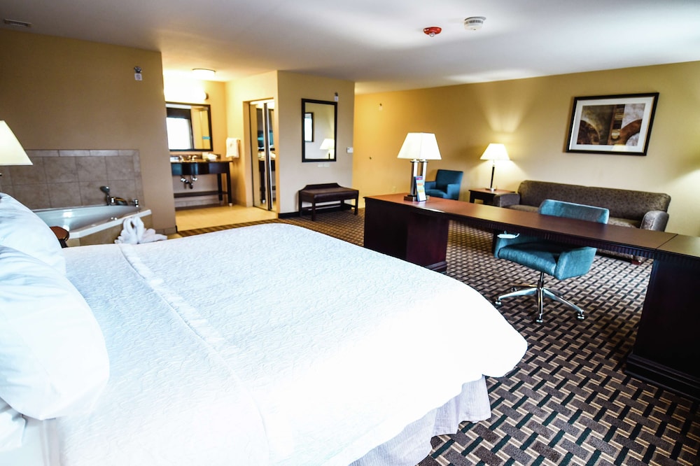 hampton inn and suites pine bluff