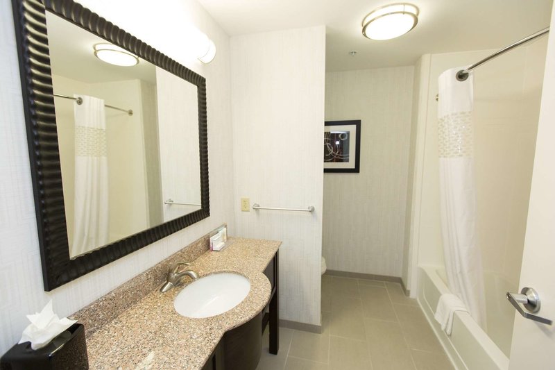 hampton inn and suites oklahoma city airport