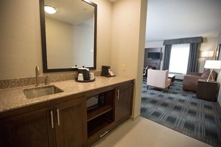 hampton inn and suites oklahoma city airport