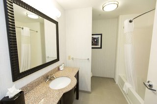 hampton inn and suites oklahoma city airport