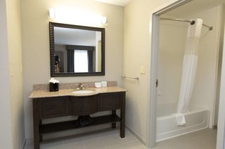hampton inn and suites oklahoma city airport