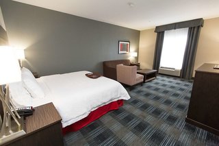 hampton inn and suites oklahoma city airport