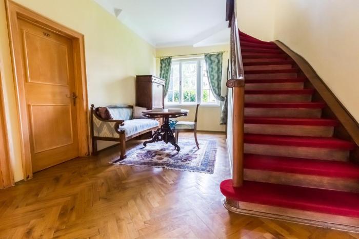 hotel schloss leonstain
