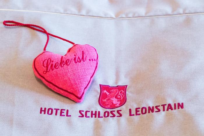 hotel schloss leonstain