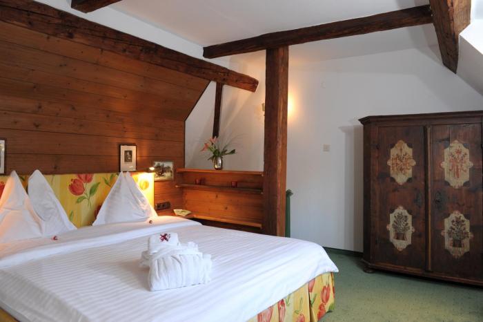 hotel schloss leonstain