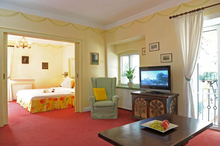 hotel schloss leonstain