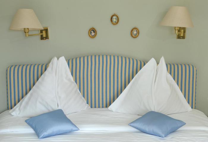 hotel schloss leonstain