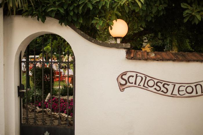 hotel schloss leonstain