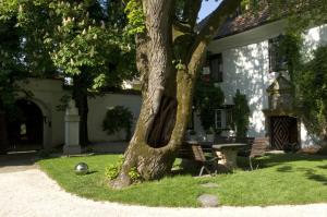 hotel schloss leonstain