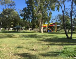 Beachside Boutique Motel Mackay,South Mackay>>East Mackay,3 star