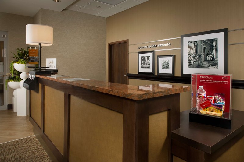 hampton inn and suites san antonio downtown market square