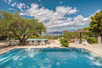 Waterman Beach Village,Split>>Brac Island,4 star