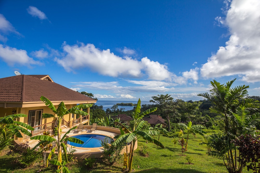 red frog beach island resort